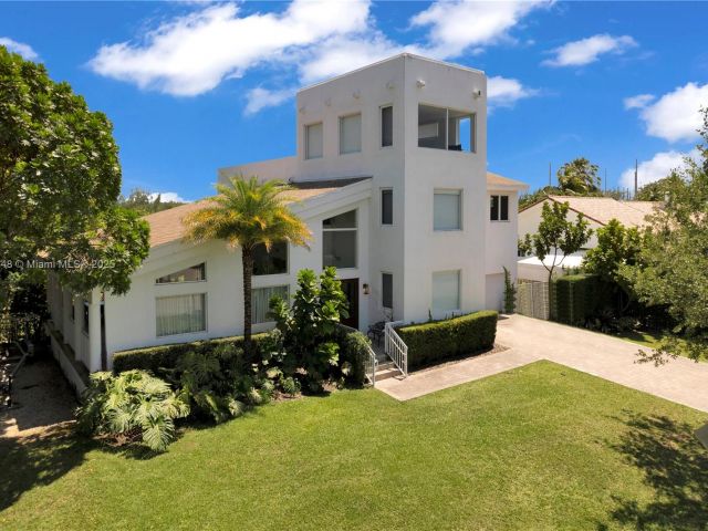 Продажа дома по адресу 6320 Dolphin Dr - фото 6101509