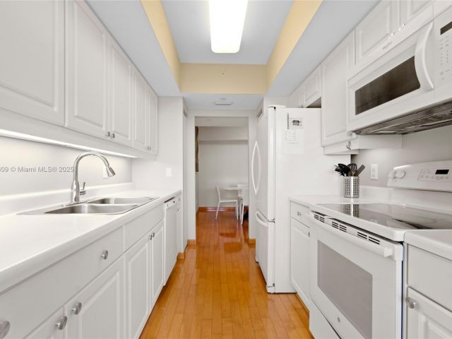 Продажа квартиры #707 - фото 6106121