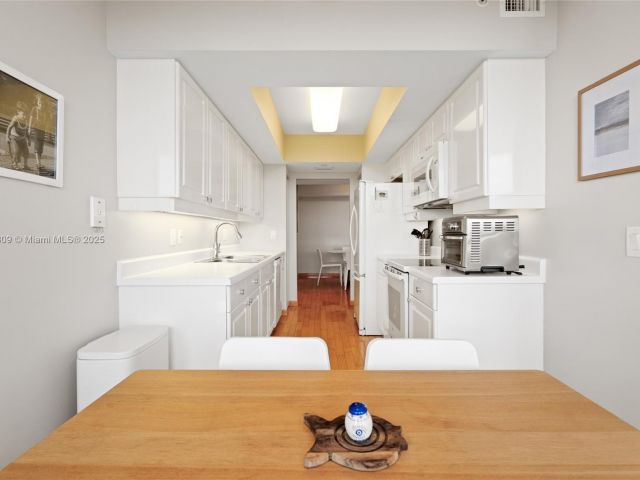 Продажа квартиры #707 - фото 6106122