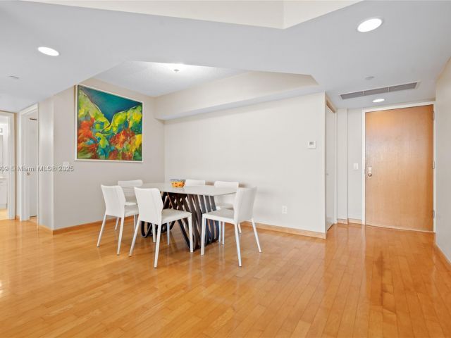 Продажа квартиры #707 - фото 6106127