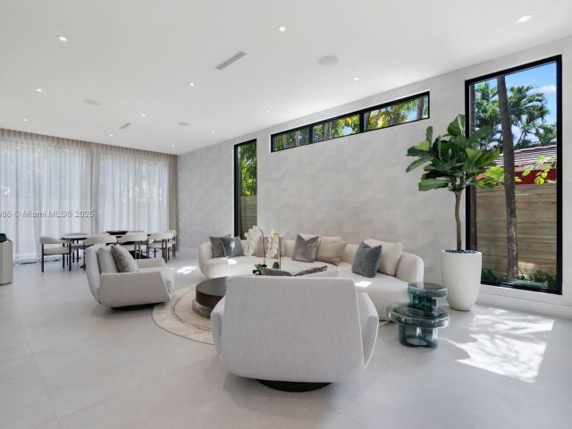 Продажа дома по адресу 4010 Park Ave - фото 6148477