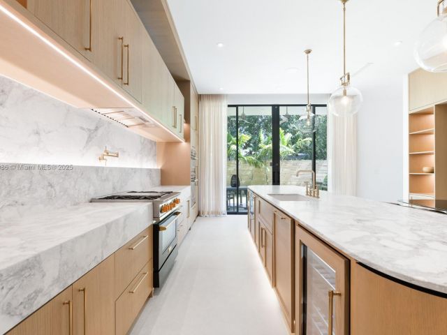 Продажа дома по адресу 4010 Park Ave - фото 6148480