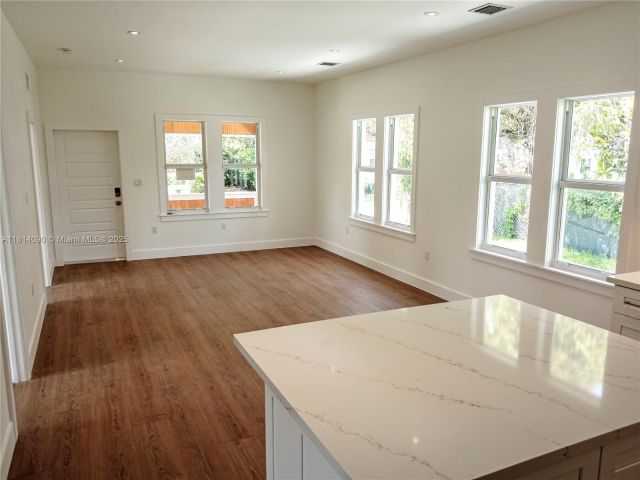 Продажа дома по адресу 117 Florida Ave - фото 6131964