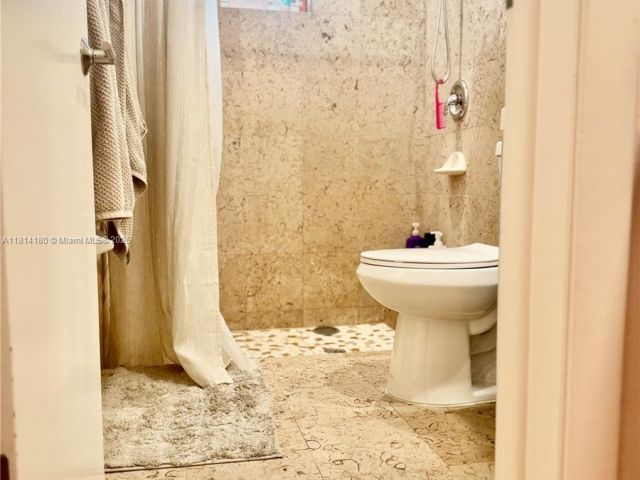 Продажа дома по адресу 220 NW 130th Ave - фото 6110105