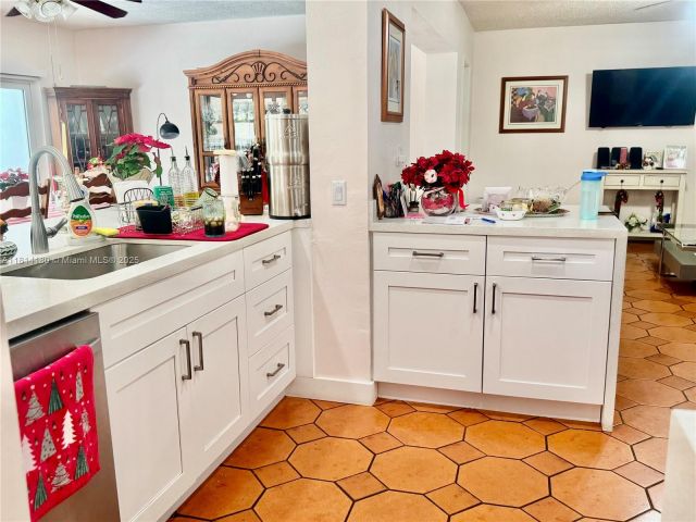 Продажа дома по адресу 220 NW 130th Ave - фото 6110111