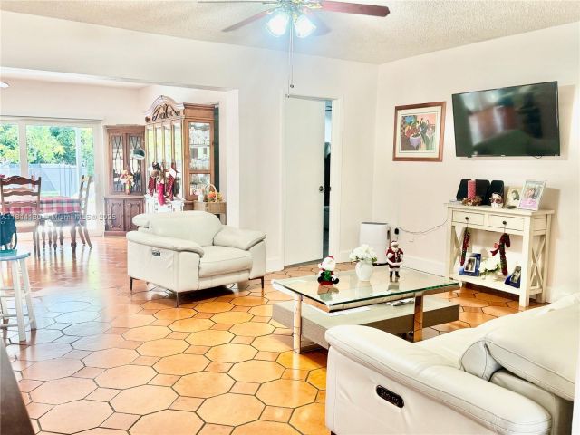 Продажа дома по адресу 220 NW 130th Ave - фото 6110113