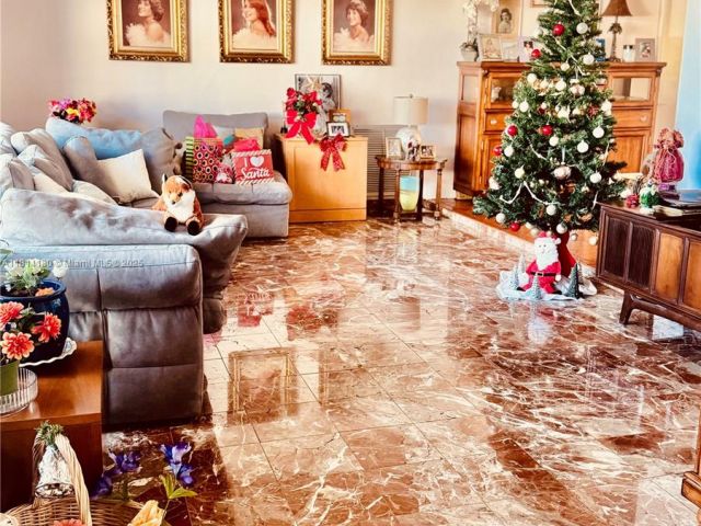 Продажа дома по адресу 220 NW 130th Ave - фото 6110115