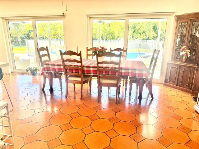 Продажа дома по адресу 220 NW 130th Ave - фото 6110116