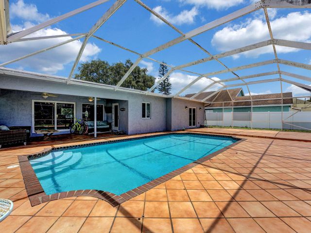 Продажа дома по адресу 1260 SW 17th Street - фото 6216376