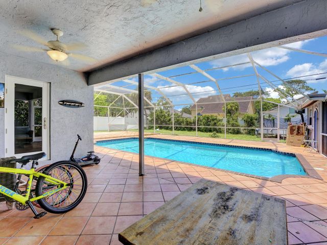 Продажа дома по адресу 1260 SW 17th Street - фото 6216377