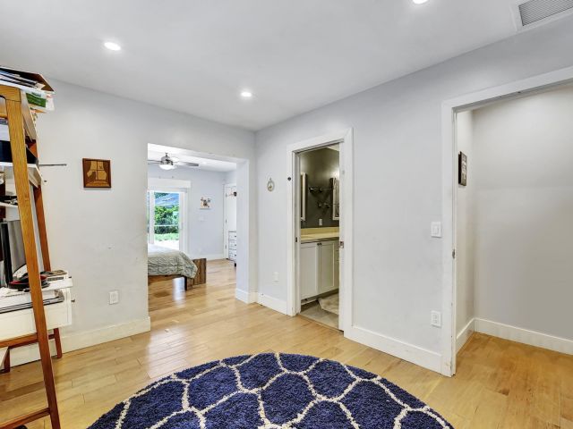 Продажа дома по адресу 1260 SW 17th Street - фото 6216385