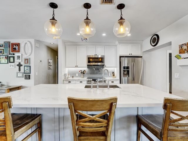 Продажа дома по адресу 1260 SW 17th Street - фото 6216391