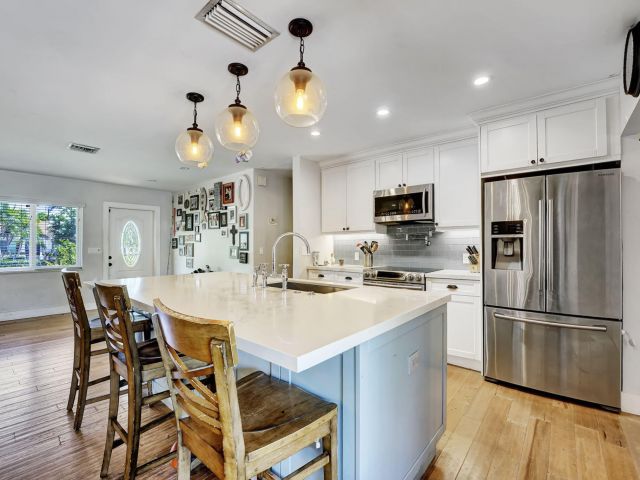 Продажа дома по адресу 1260 SW 17th Street - фото 6216392