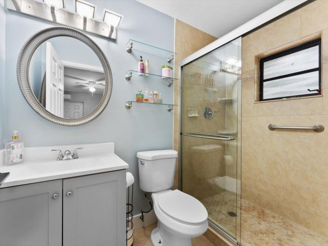 Продажа дома по адресу 4501 N Australian Avenue - фото 6115940