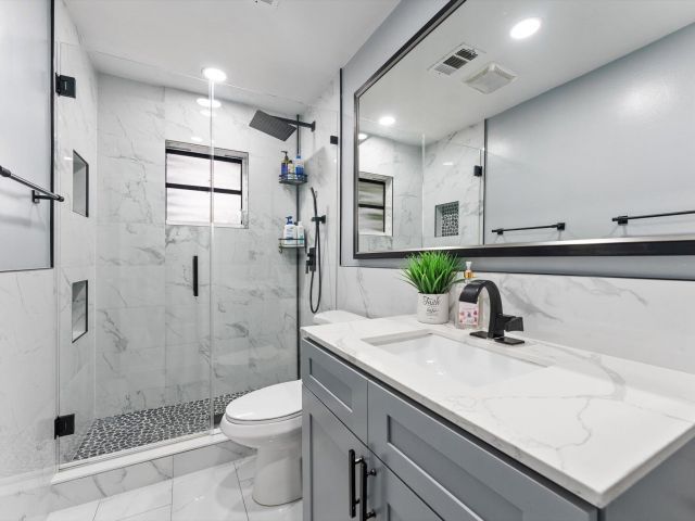 Продажа дома по адресу 4501 N Australian Avenue - фото 6115948