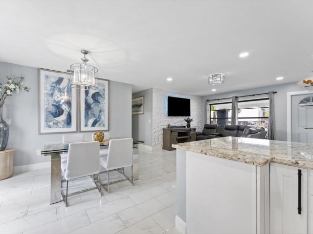 Продажа дома по адресу 4501 N Australian Avenue - фото 6115949