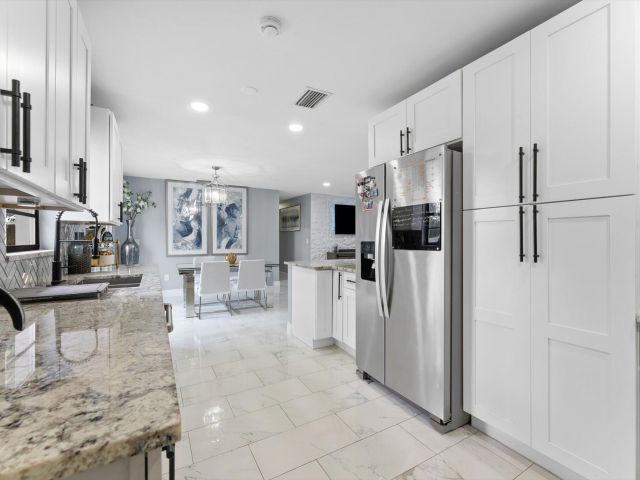 Продажа дома по адресу 4501 N Australian Avenue - фото 6115950