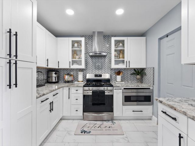 Продажа дома по адресу 4501 N Australian Avenue - фото 6115951