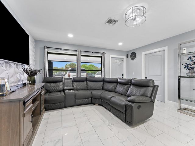 Продажа дома по адресу 4501 N Australian Avenue - фото 6115955