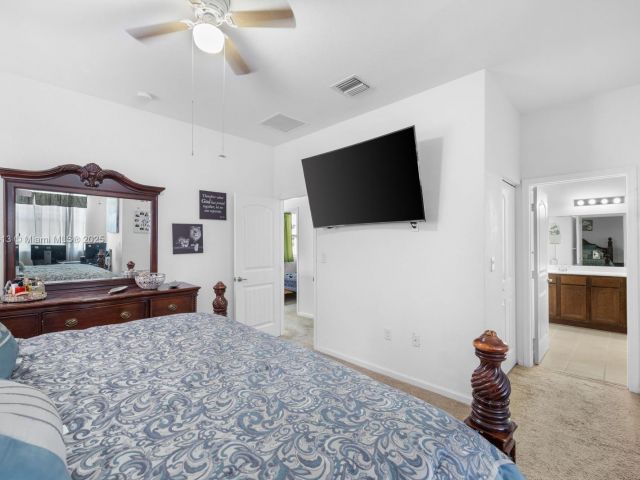 Продажа дома по адресу 11501 SW 228th Ln - фото 6104142