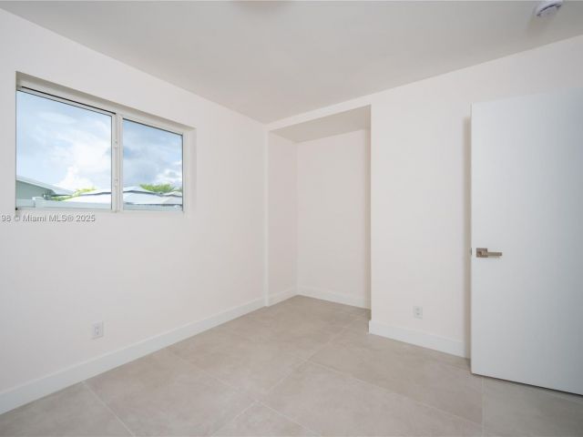 Продажа дома по адресу 6640 SW 7 ST. - фото 6154658