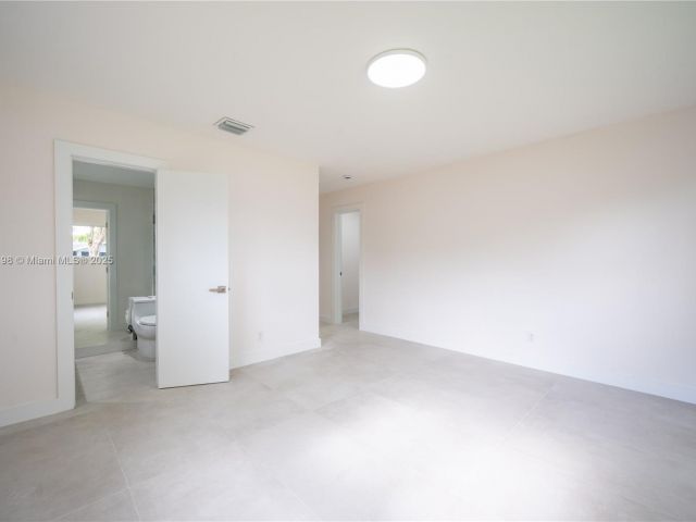 Продажа дома по адресу 6640 SW 7 ST. - фото 6154660