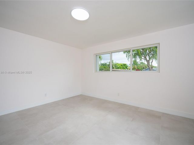 Продажа дома по адресу 6640 SW 7 ST. - фото 6154661