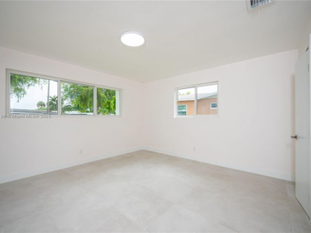 Продажа дома по адресу 6640 SW 7 ST. - фото 6154662