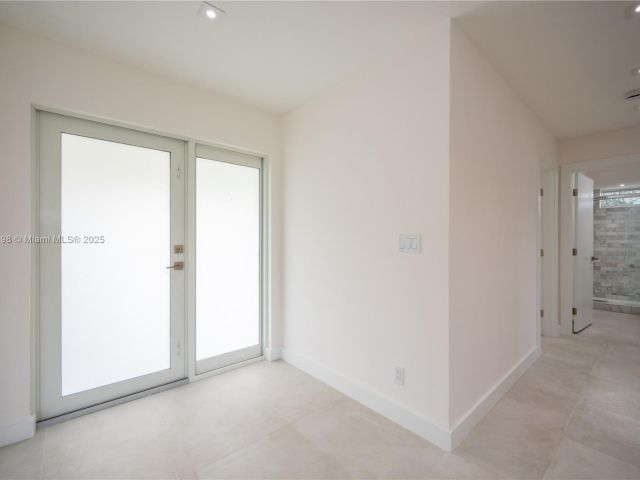 Продажа дома по адресу 6640 SW 7 ST. - фото 6154663