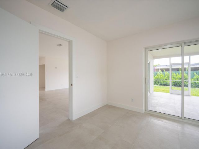 Продажа дома по адресу 6640 SW 7 ST. - фото 6154664