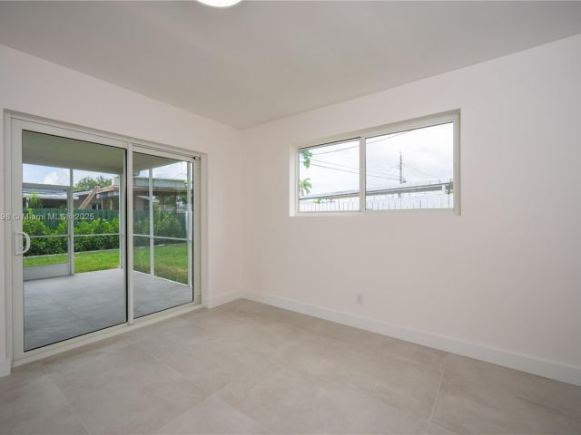 Продажа дома по адресу 6640 SW 7 ST. - фото 6154667