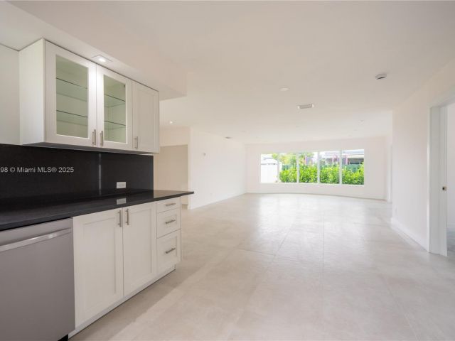 Продажа дома по адресу 6640 SW 7 ST. - фото 6154670