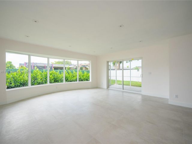 Продажа дома по адресу 6640 SW 7 ST. - фото 6154672