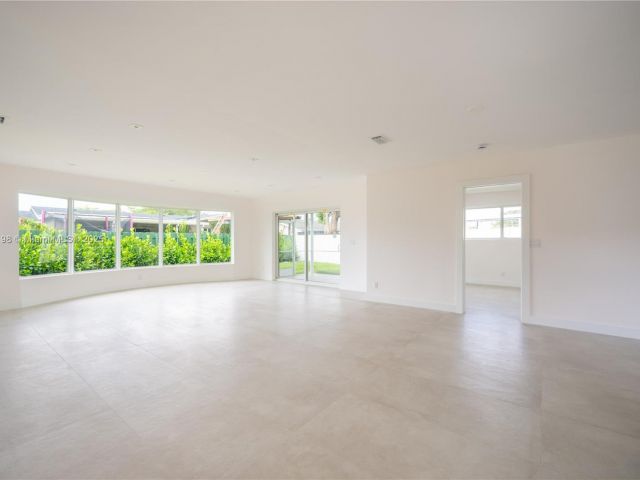 Продажа дома по адресу 6640 SW 7 ST. - фото 6154673