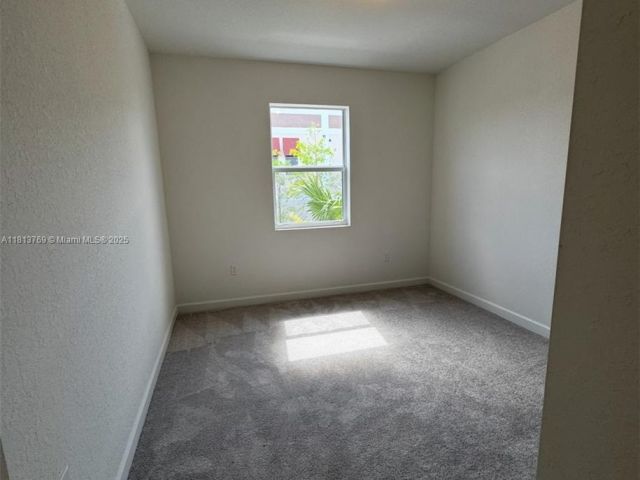 Дом в аренду по адресу 136 SW 184 WAY 136 - фото 6104911