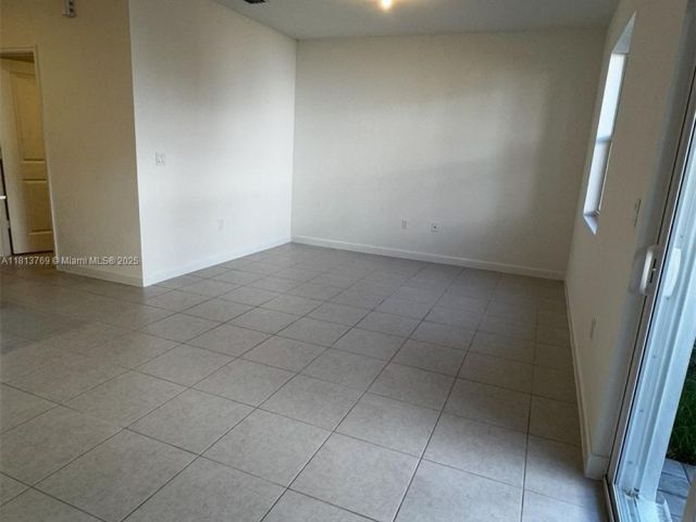 Дом в аренду по адресу 136 SW 184 WAY 136 - фото 6104921