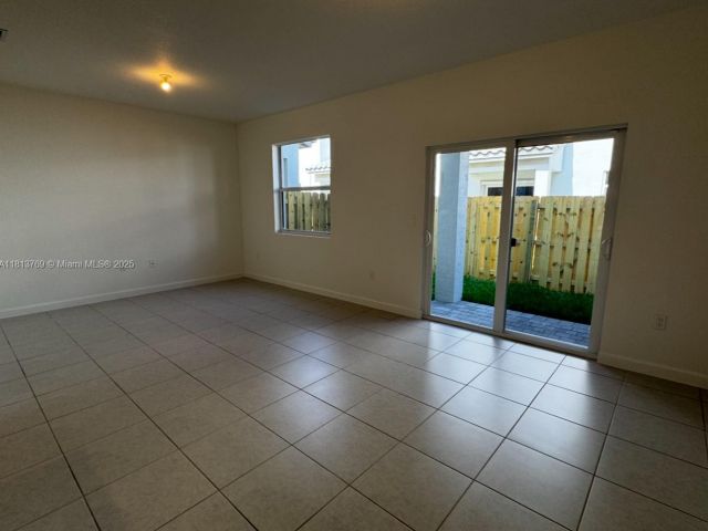 Дом в аренду по адресу 136 SW 184 WAY 136 - фото 6104922