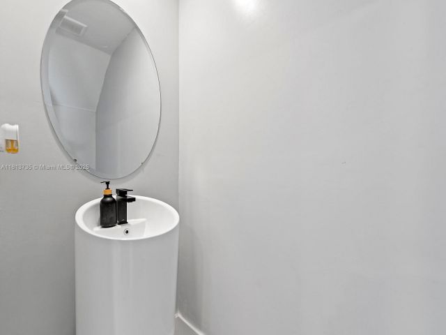 Продажа дома по адресу 18058 SW 147th Ct - фото 6130730