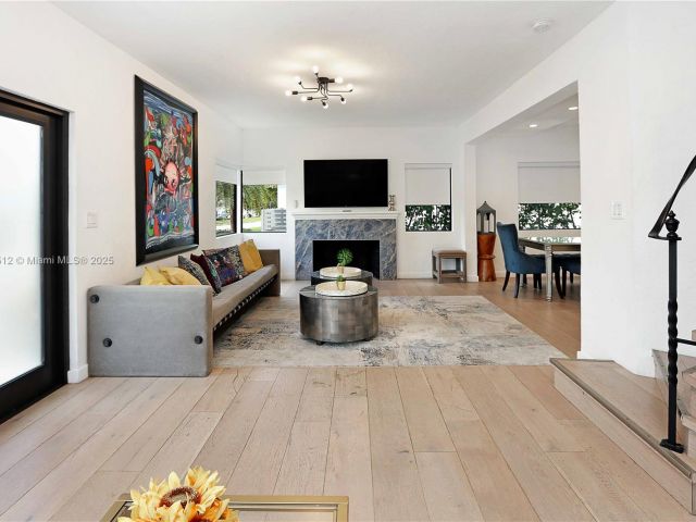 Дом в аренду по адресу 1109 NE 89th St 0 - фото 6105974