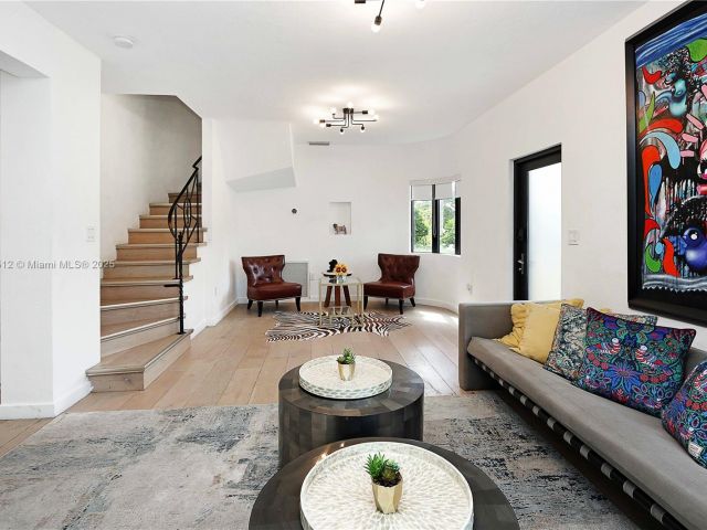 Дом в аренду по адресу 1109 NE 89th St 0 - фото 6105975