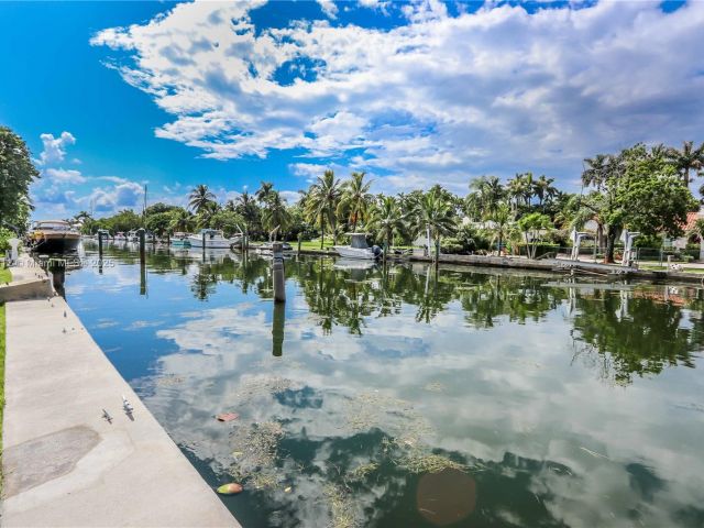 Дом в аренду по адресу 1109 NE 89th St 0 - фото 6105976