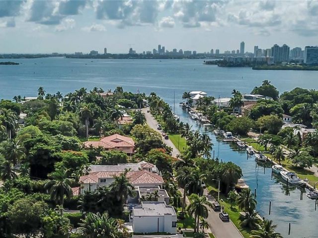 Дом в аренду по адресу 1109 NE 89th St 0 - фото 6105978