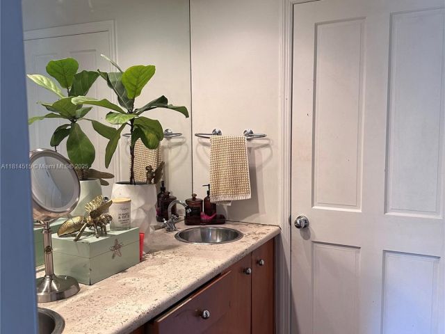 Продажа дома по адресу 1691 Nethia Dr - фото 6105987