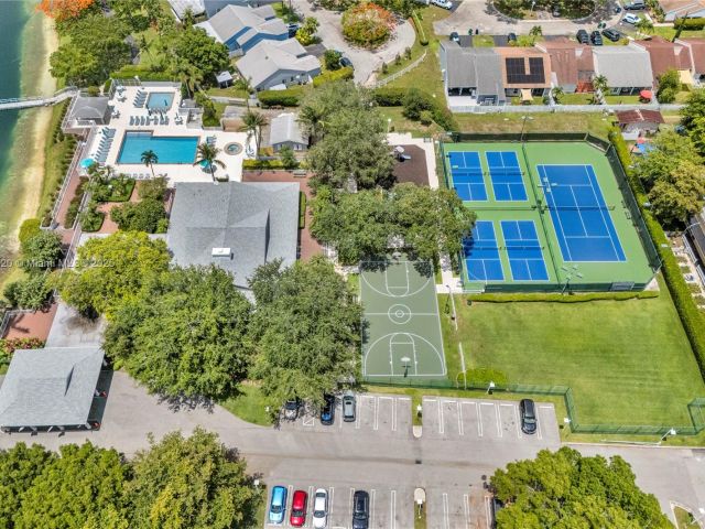 Продажа дома по адресу 14630 SW 147th Ct - фото 6104599