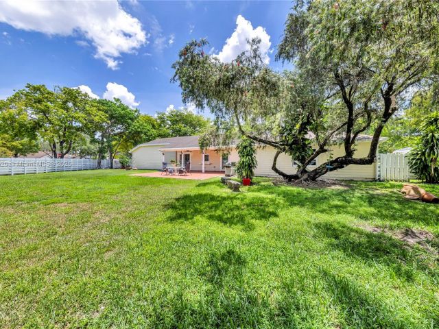 Продажа дома по адресу 14630 SW 147th Ct - фото 6104600