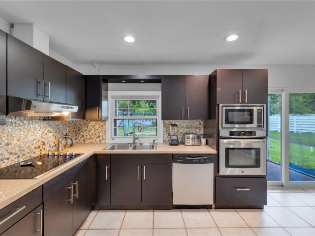 Продажа дома по адресу 14630 SW 147th Ct - фото 6104608