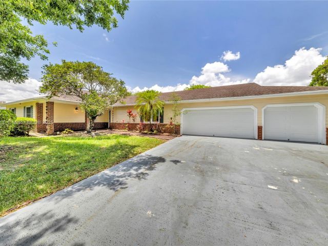 Продажа дома по адресу 14630 SW 147th Ct - фото 6104612