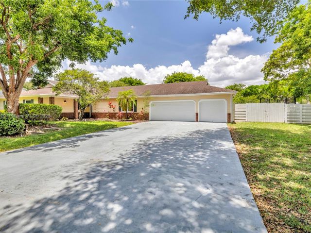 Продажа дома по адресу 14630 SW 147th Ct - фото 6104614