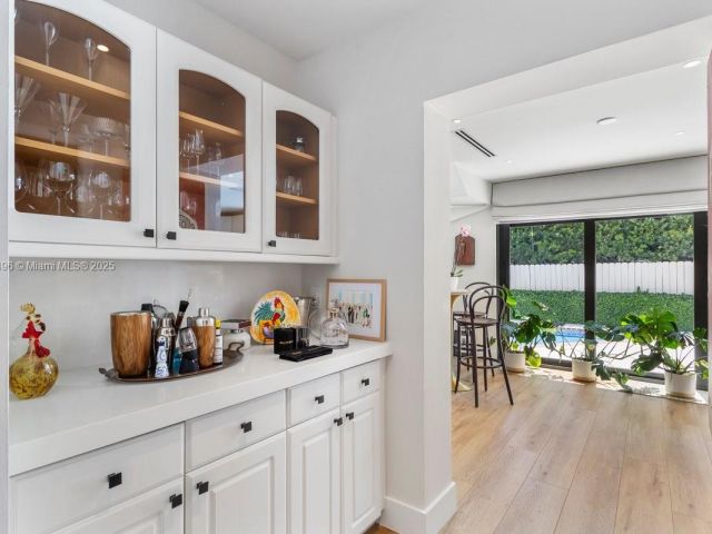 Продажа дома по адресу 600 Allendale Rd - фото 6196068