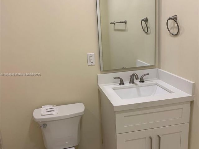 Дом в аренду по адресу 3235 SW 58th Ct - фото 6106292